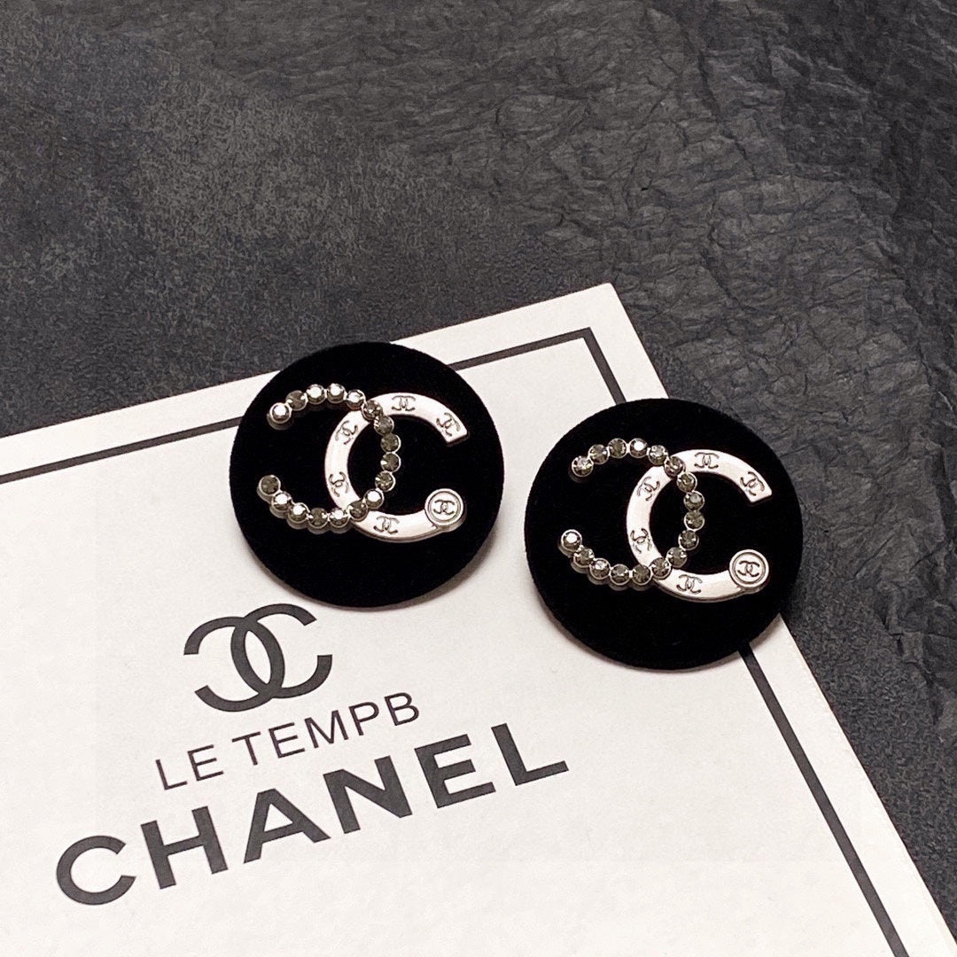 18K  Chanel Black Resin Crystals Earrings