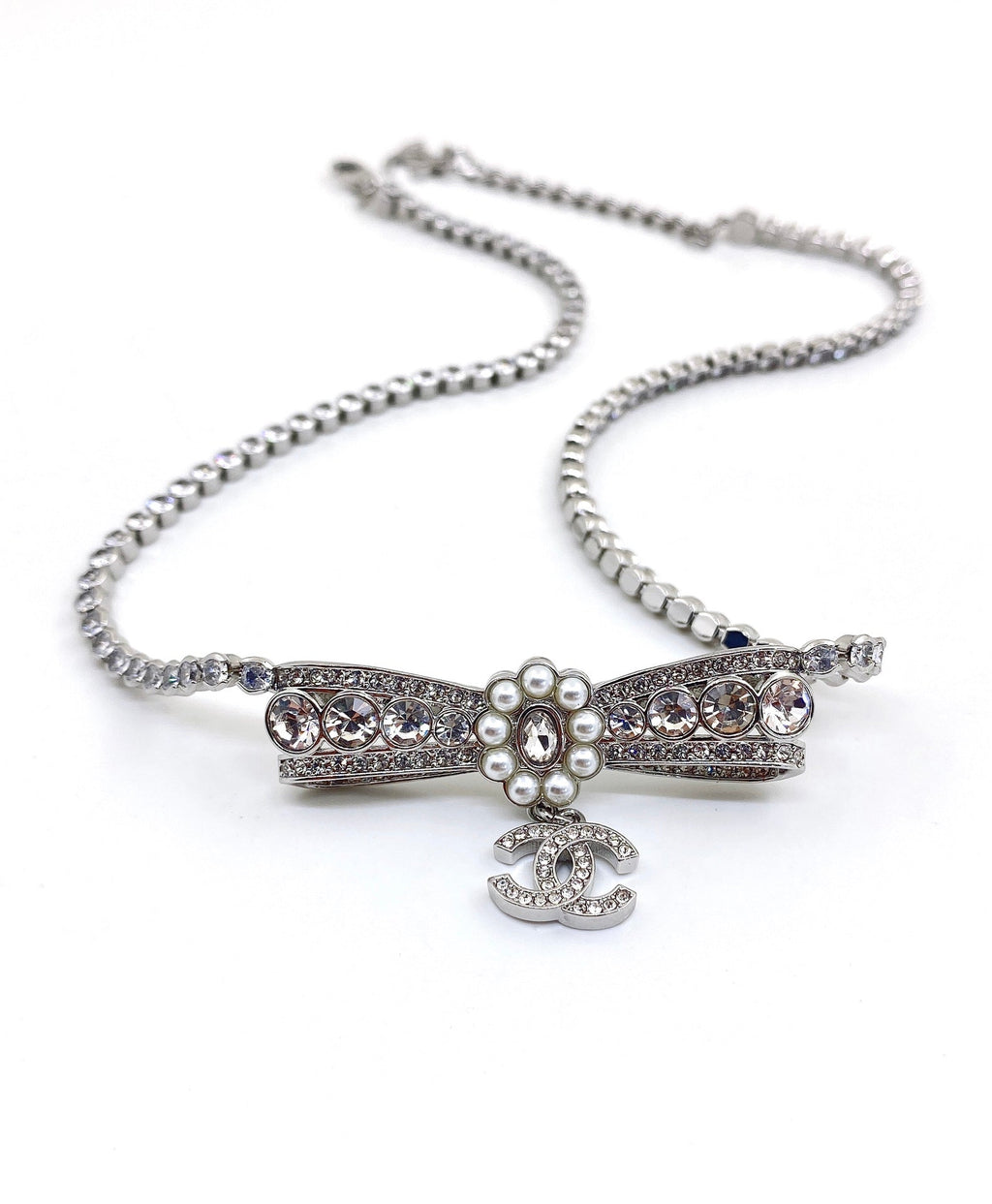 18K  Chanel Diamonds Bow Tie Necklace