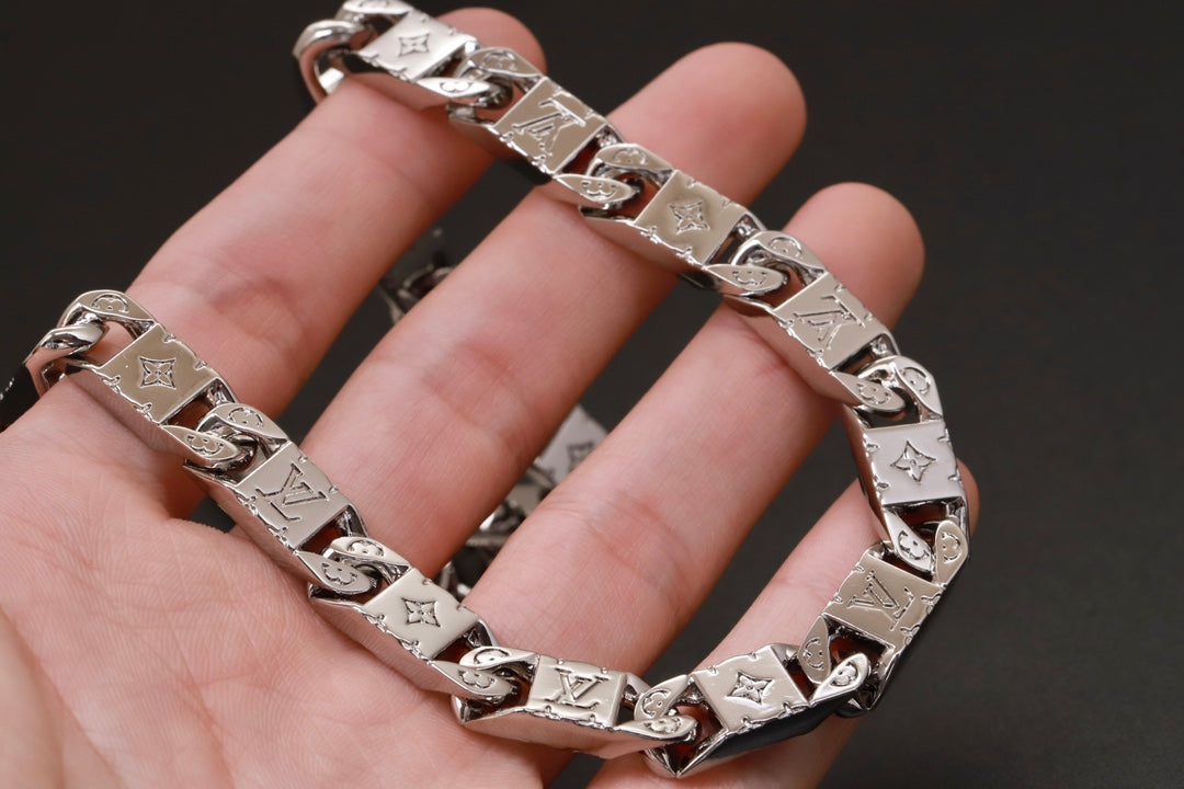 18K Louis Vuitton Monogram Tied Up Necklace